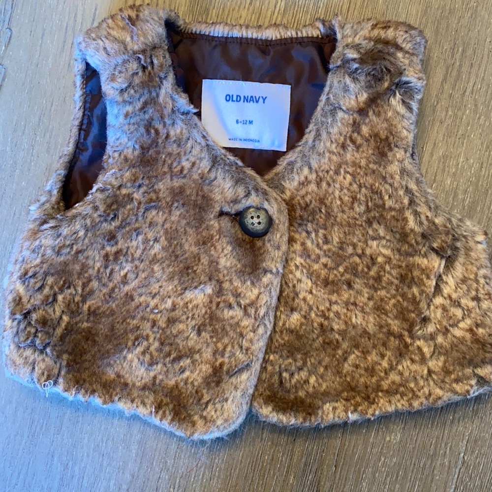 Old Navy faux fur vest, size 6-12 months